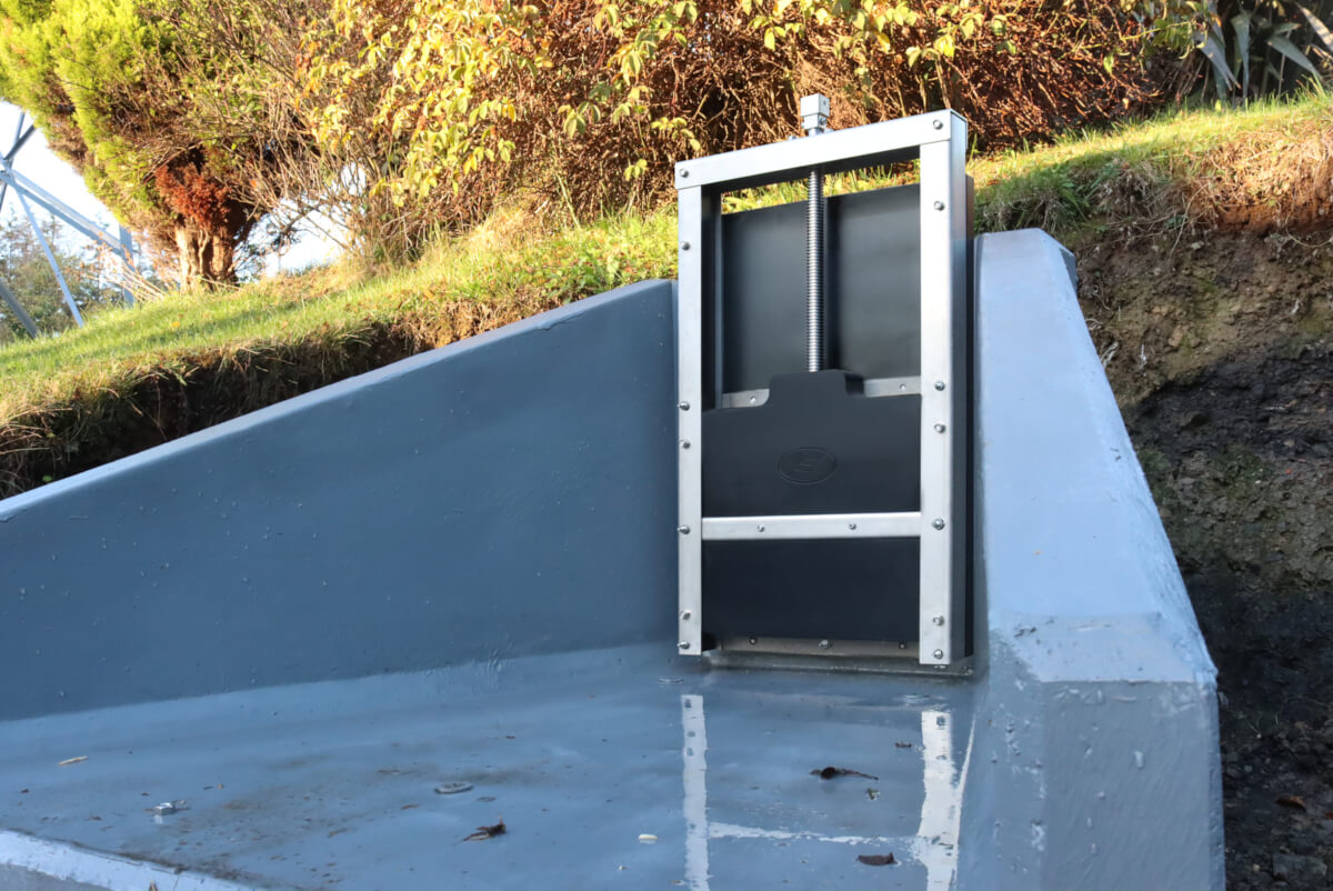 Fernco UK PS300 HMWPE penstock mounted to a headwall
