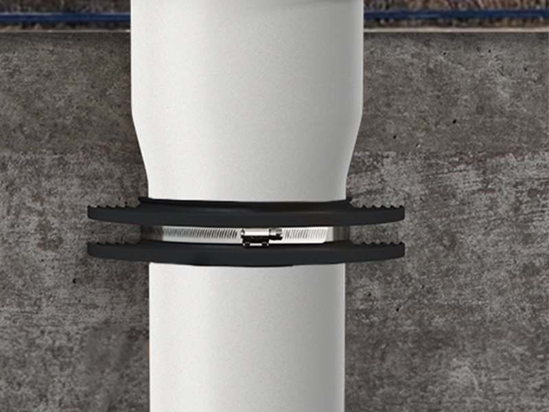 Cutaway illustration of a Dual Puddle Flange on a vertical pipe inside a concrete slab